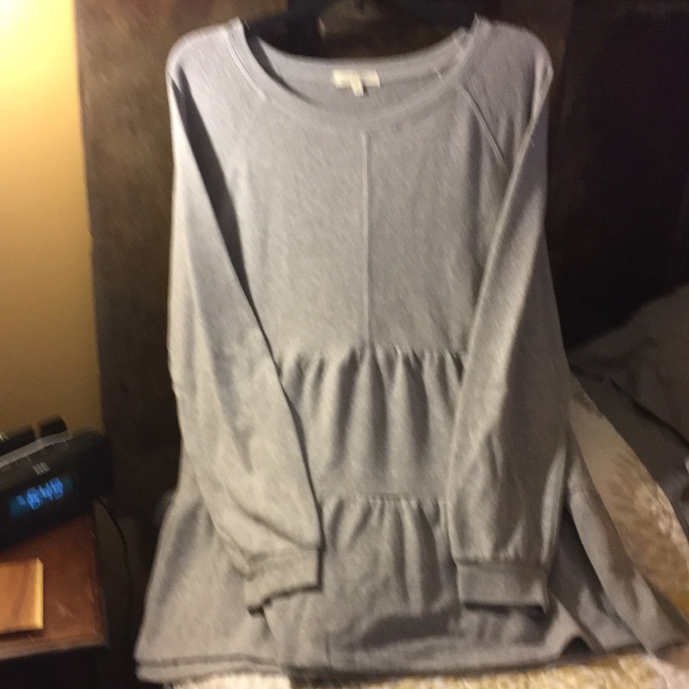 Ultra Flirt long sleeve gray knit top.